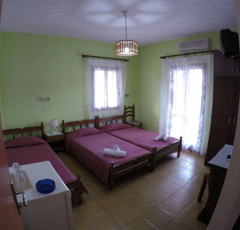 Christina Pension Karterados  Zimmer foto